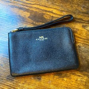 I am selling a small Coach wristlet!